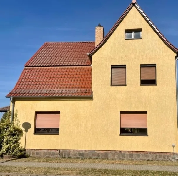  - Haus kaufen in Angermünde - Einfamilienhaus mit Garage zu verkaufen