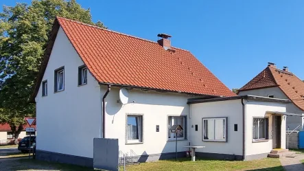 Hausansicht - Haus kaufen in Leopoldshagen - Einfamilienhaus + Ferienbungalow in Ostseenähe