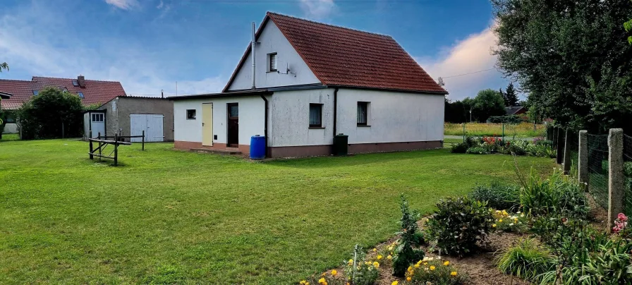 Haus von der Rückseite - Haus kaufen in Brietzig - Landhaus zwischen Strasburg und Pasewalk