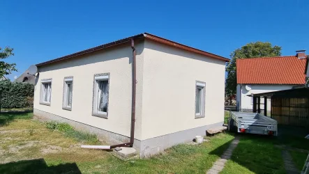 Rückseite des Bungalows - Haus mieten in Leopoldshagen - Einfamilienhaus + Ferienbungalow in Ostseenähe