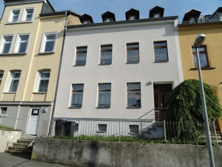 Hausansicht - Haus kaufen in Mylau - Kleines Ein-/Zweifamilienhaus mit Terrasse & Garten !