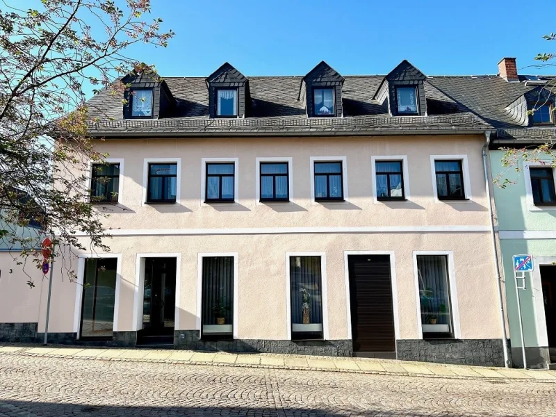 Hausansicht - Haus kaufen in Reichenbach - Schmuckes Ein-/Zweifamilienhaus mit schönem Innenhof !