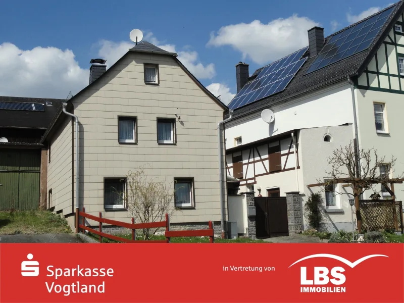 Vorderansicht - Haus kaufen in Langenbach - Einfamilienhaus mit zwei Nebengebäuden!!