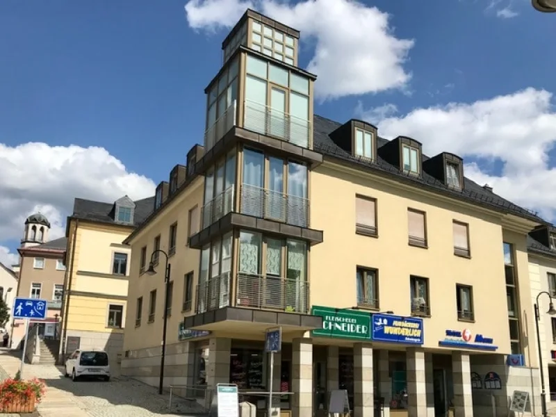 Außenansicht - Wohnung mieten in Auerbach - Schöne 2-Raum-Wohnung mit Aufzug in Citylage