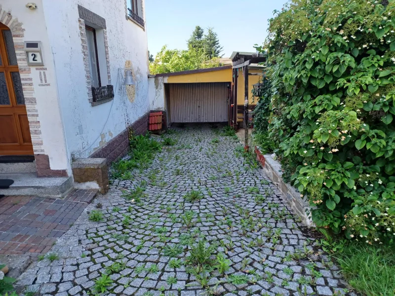 Zufahrt zur Garage