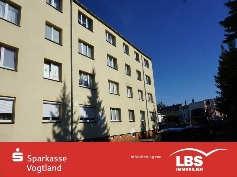 Straßenansicht - Wohnung kaufen in Oelsnitz - Schöne Dreiraunwohnung im Herzen von Oelsnitz!