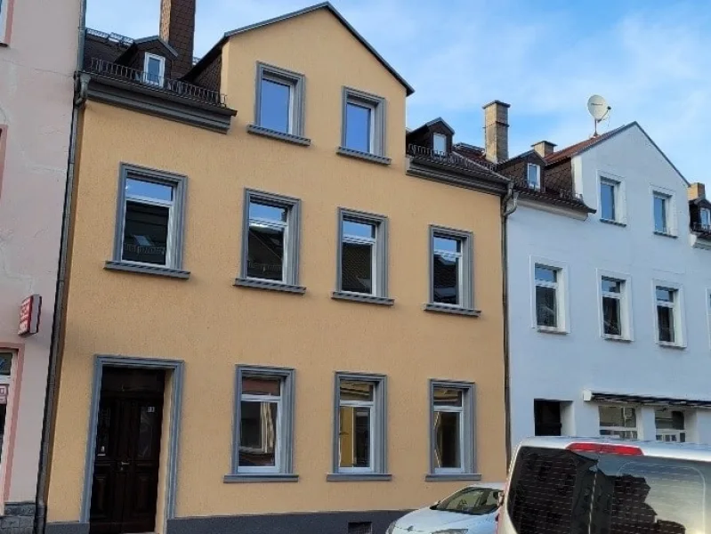 Hausansicht Straße - Haus kaufen in Plauen - Modernisiertes Reihenhaus mit Panoramablick!