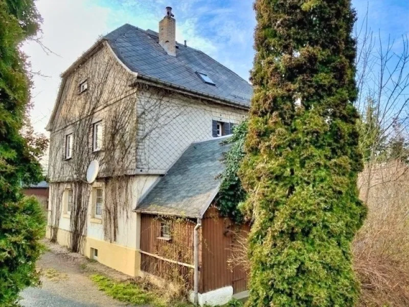 Hausansicht - Haus kaufen in Markneukirchen - Schönes Ein-/Zweifamilienhaus in idyllischer Wohnlage !