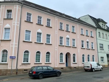 Hausansicht - Wohnung kaufen in Lengenfeld - Vermietete 2-Zimmer-Eigentumswohnung in Lengenfeld !
