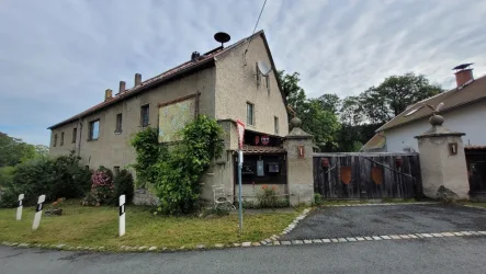 Ansicht straßenseitig - Haus kaufen in Oelsnitz - Historisches Anwesen für Selbstverwirkli