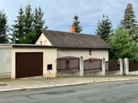 Titelbild - Haus kaufen in Rodewisch - Kleines Haus zum kleinen Preis !