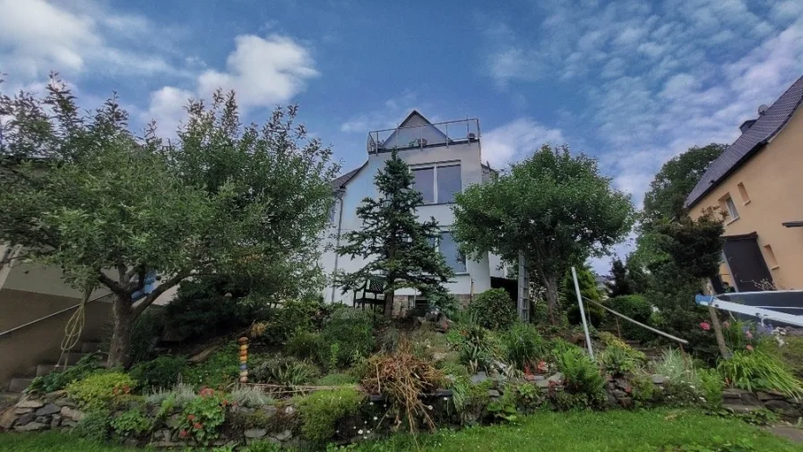 hintere Ansicht  - Haus kaufen in Netzschkau - Stilvolles Wohnen im Grünen!