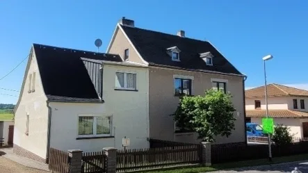 Straßenansicht Haus - Haus kaufen in Elsterberg - Oase im Grünen