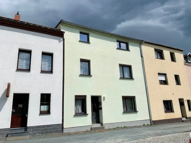 Hausansicht - Haus kaufen in Reichenbach - Kleines Haus ohne Gartenarbeit. 