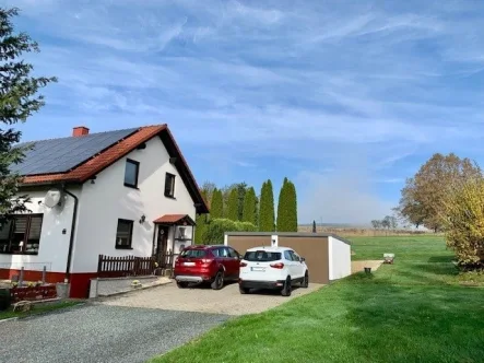 Hausansicht - Haus kaufen in Reichenbach - Freistehendes Einfamilienhaus in traumhafter Lage !