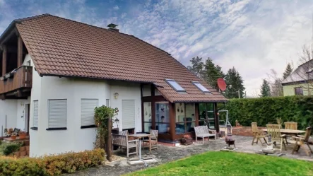 Rückseite - Haus kaufen in Neundorf - Der Traum vom Eigenheim!!