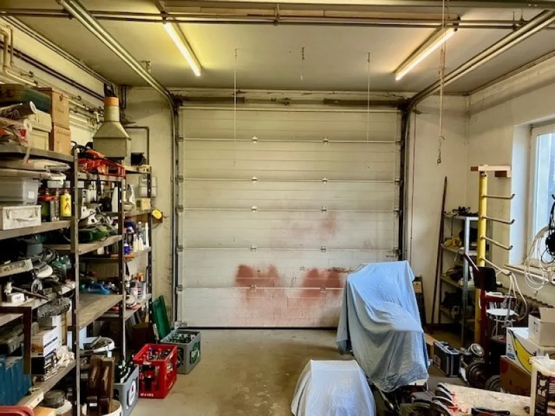 Garage im Erdgeschoss