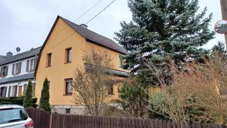 Vorderansicht - Haus kaufen in Plauen - Charmantes Familienidyll !!