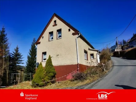 Straßenansicht - Haus kaufen in Klingenthal - Charmantes Zuhause am Fuße des Aschbergs