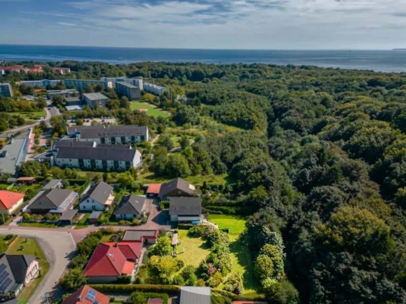 Luftbild - Grundstück kaufen in Sassnitz - Wohnen direkt am Wald - unweit vom Meer