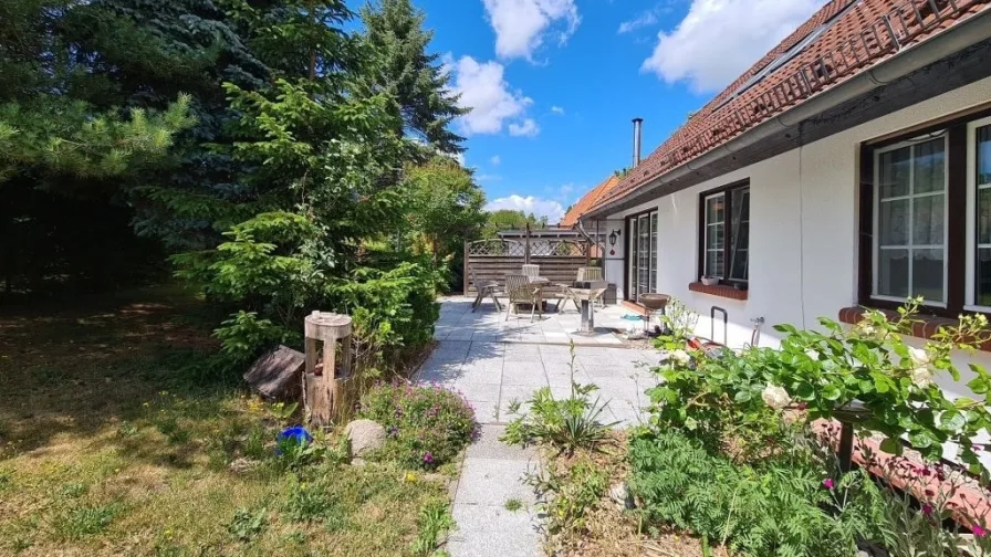 Terrasse - Haus kaufen in Tribsees - Groß, grün, familienfreundlich