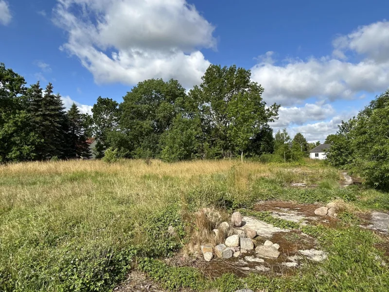 Ansicht - Grundstück kaufen in Medow - Baugrundstück mit Lagerhalle ohne Käuferprovision