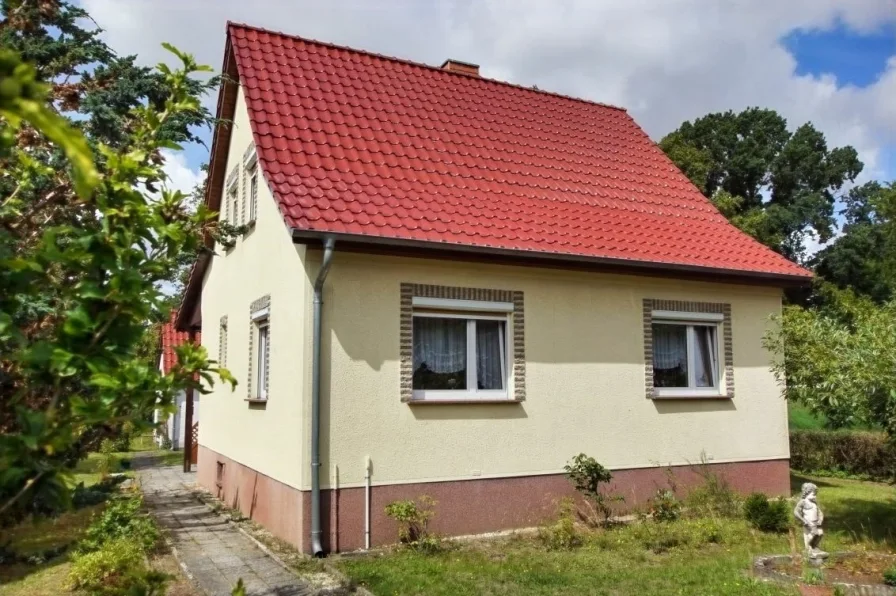 Außenansicht - Haus kaufen in Niepars - "Klassiker lädt zum verwirklichen Ihrer Wohnträume ein"