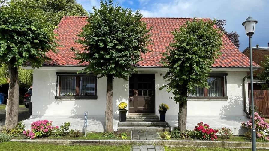 Hausansicht - Haus kaufen in Bergen - Familienidylle mit viel Platz im Grünen