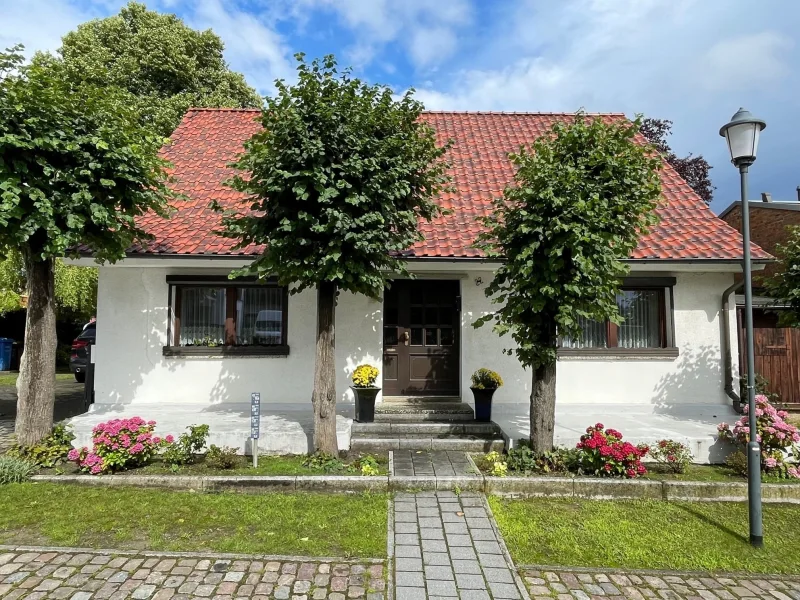 Hausansicht - Haus kaufen in Bergen - Familienidylle mit viel Platz im Grünen