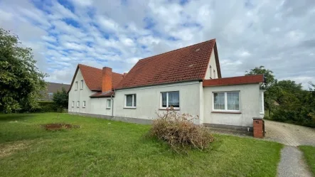 Hausansicht vorne - Haus kaufen in Wendisch Baggendorf - Großes EFH mit Einliegerwhg. in Leyerhof