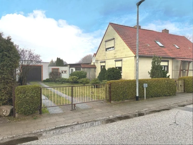 Ansicht Garageneinfahrt - Haus kaufen in Ribnitz-Damgarten - Doppelhaushälfte in Damgarten