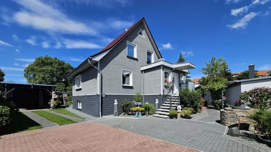 Hausansicht - Haus kaufen in Bergen - Hier erwartet Sie noch viel mehr.