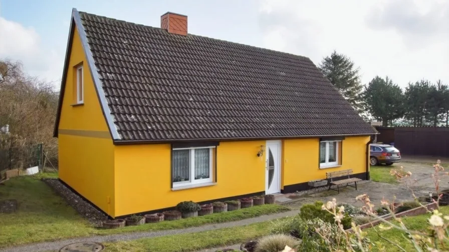 Außenansicht - Haus kaufen in Niepars - Wohnen in Kummerow: Ideal für Ihre kleine Familie!