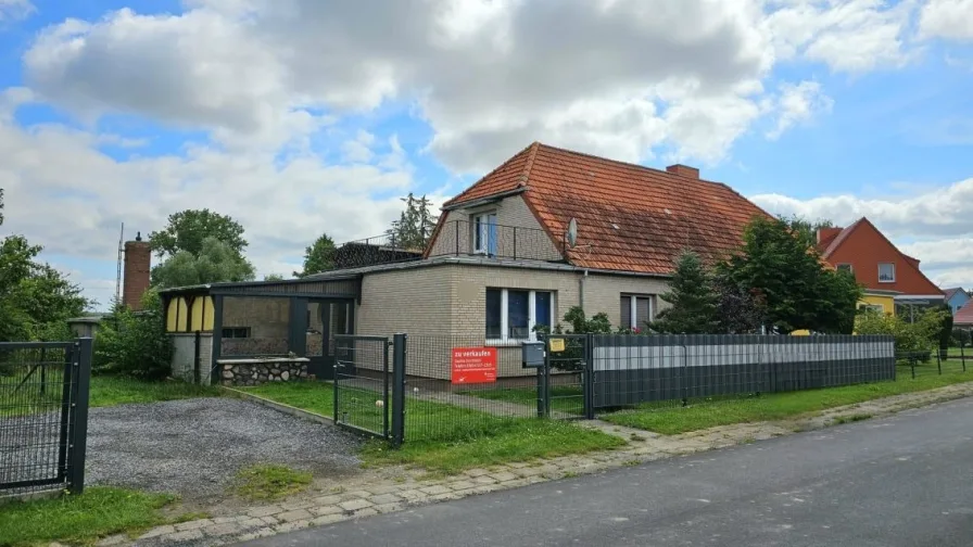 Hausansicht - Haus kaufen in Grimmen - Viel Platz für Hobby, Hund und Katz'!