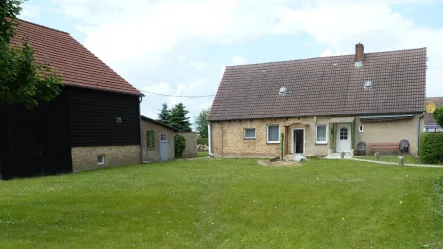 Titelbild - Haus kaufen in Jakobsdorf - Zwischen Weitblick, Ackerland & Hofleben