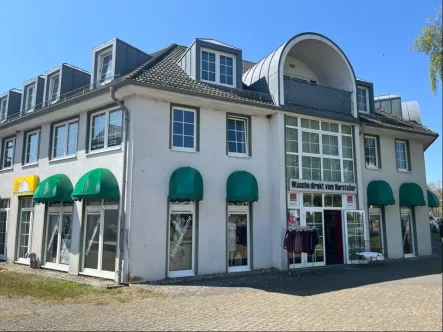 Hausansicht - Laden/Einzelhandel kaufen in Ostseebad Binz - Ein Juwel in Binz: Ihr Geschäft an der Ostsee 