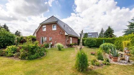 Gesamtansicht - Haus kaufen in Sundhagen - Vom Haustraum zum Traumhaus