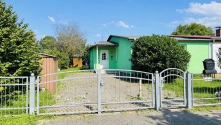 Hausansicht - Haus kaufen in Sagard - einfach in Ruhe wohnen und leben