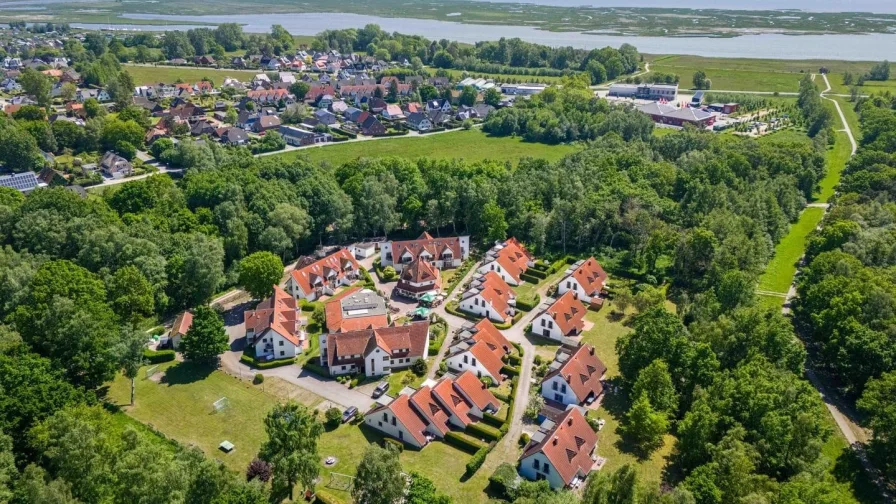 Luftbild mit Umgebung - Haus kaufen in Zingst - Alles in einem Paket!