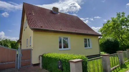 straßenseitige Ansicht - Haus kaufen in Niepars - Perfekt für Mehrgenerationswohnen