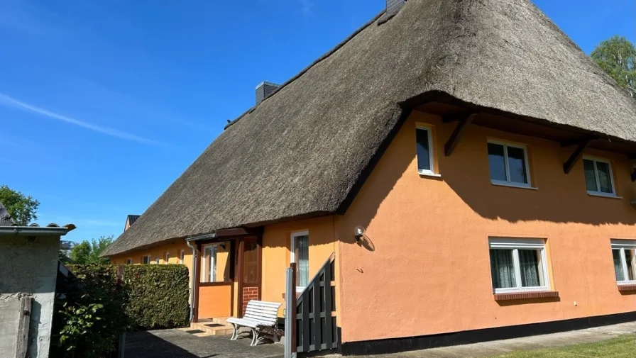 Hofansicht - Haus kaufen in Dierhagen - Zwei Optionen