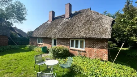 Außenansicht - Haus kaufen in Putbus - Reetdachidylle auf weitem Land 