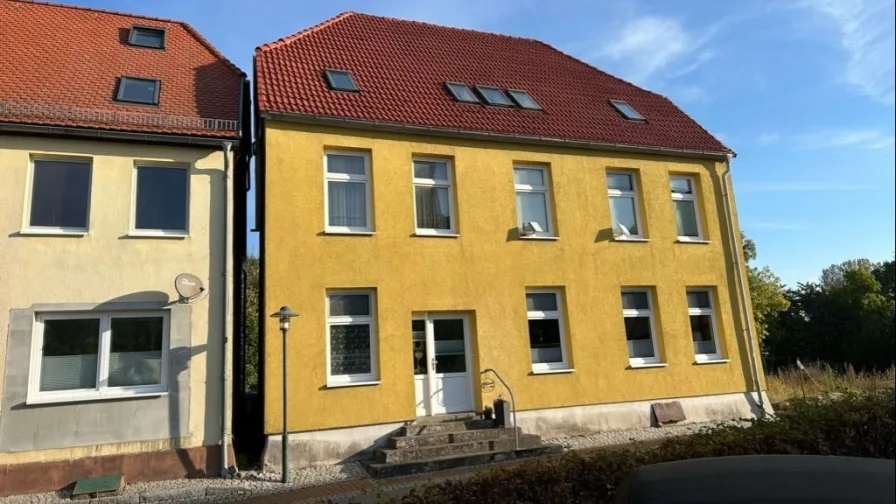 Straßenansicht - Haus kaufen in Bad Sülze - Modernisierte Kapitalanlage 