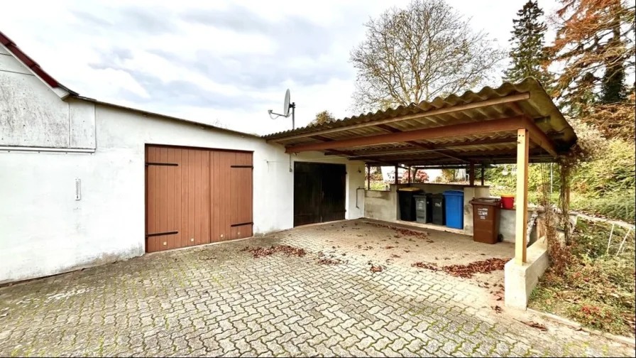 Carport mit Garage