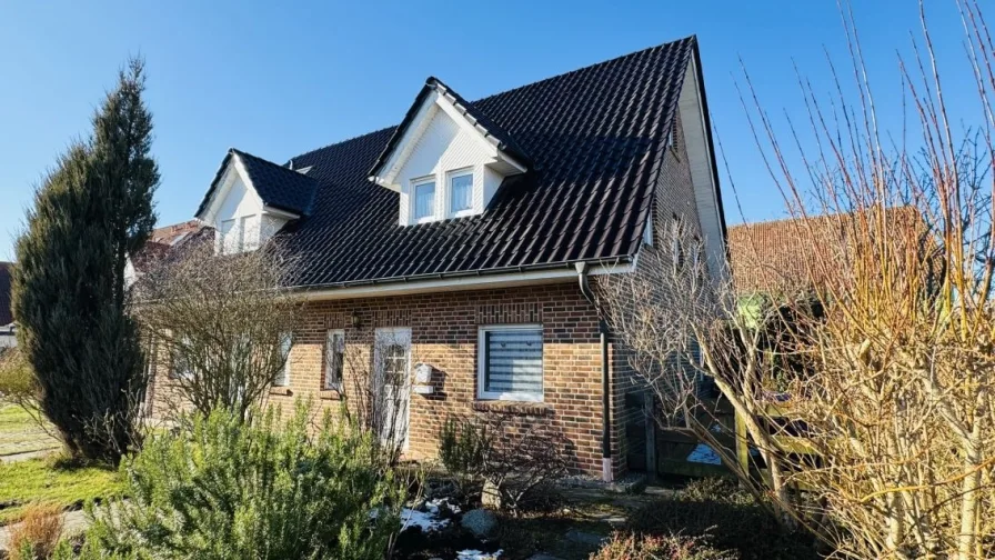 Hausansicht - Haus kaufen in Wiek - Flexibel wohnen oder vermieten