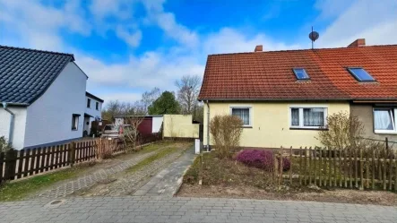 straßenseitige Ansicht - Haus kaufen in Grimmen - Verwirklichen Sie sich!