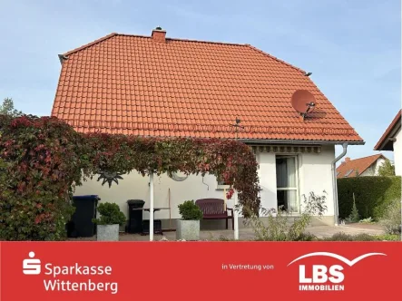 Terassenansicht - Haus kaufen in Gräfenhainichen - Charmantes Wohnjuwel mit Garten