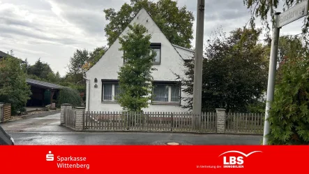 Giebel - Haus kaufen in Lutherstadt Wittenberg - Wohnhaus mit Tischlerei in ruhiger Lage