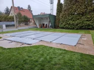 Garten mit abgedecktem Pool