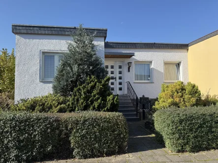 Vorderansicht - Haus kaufen in Dessau-Roßlau - Schicker Bungalow in Dessau-Ziebigk